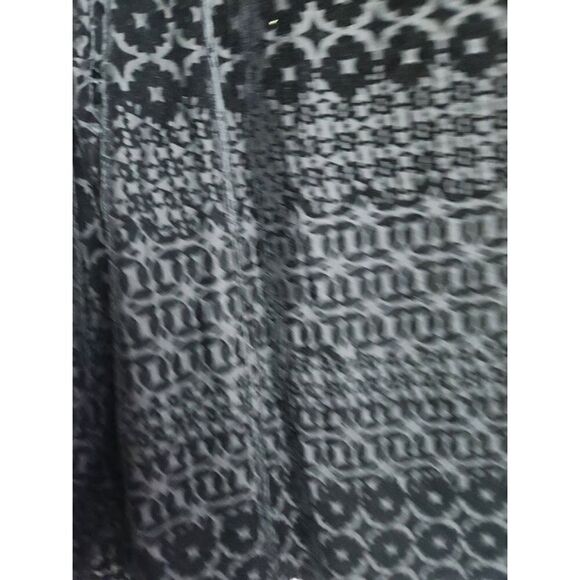 Talbots Women Black Geometric Print Velvet Squared Blouse size 2X - Picture 3 of 9